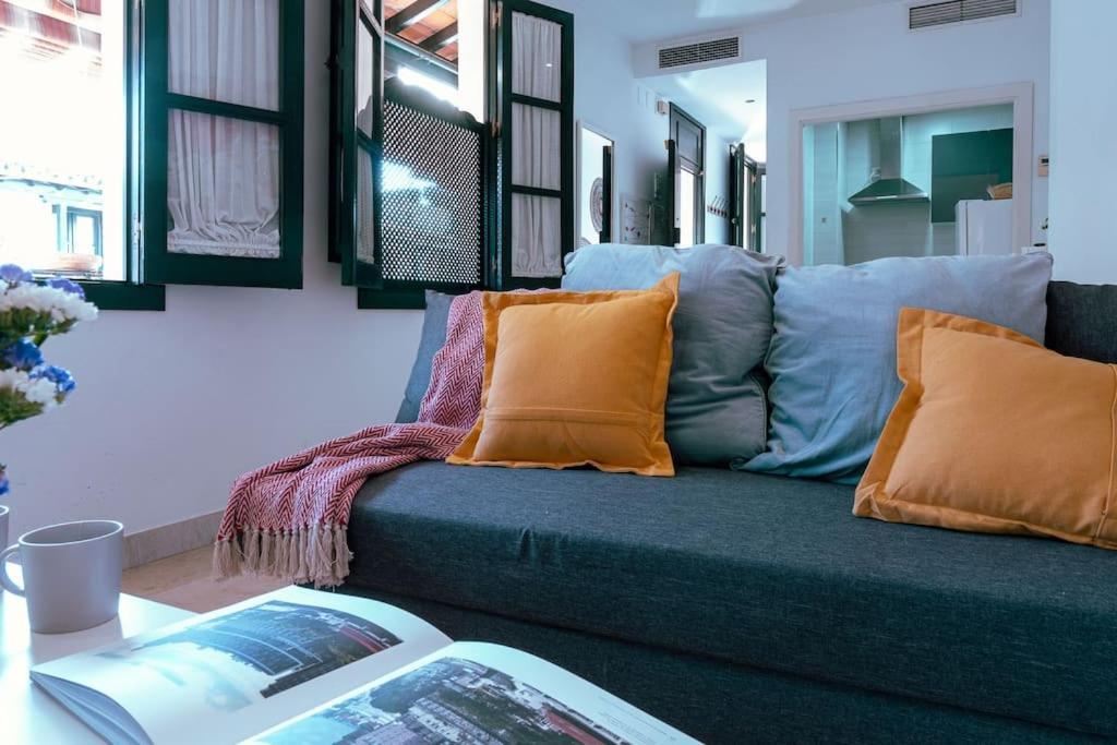 Apartamento Con Encanto En Patio Sevillano Bagian luar foto